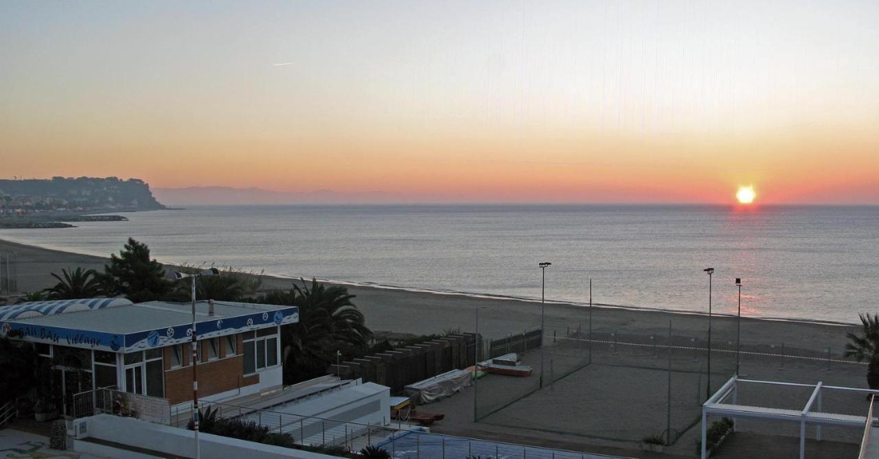 Appartement House By The Sea à Albissola Marina Extérieur photo