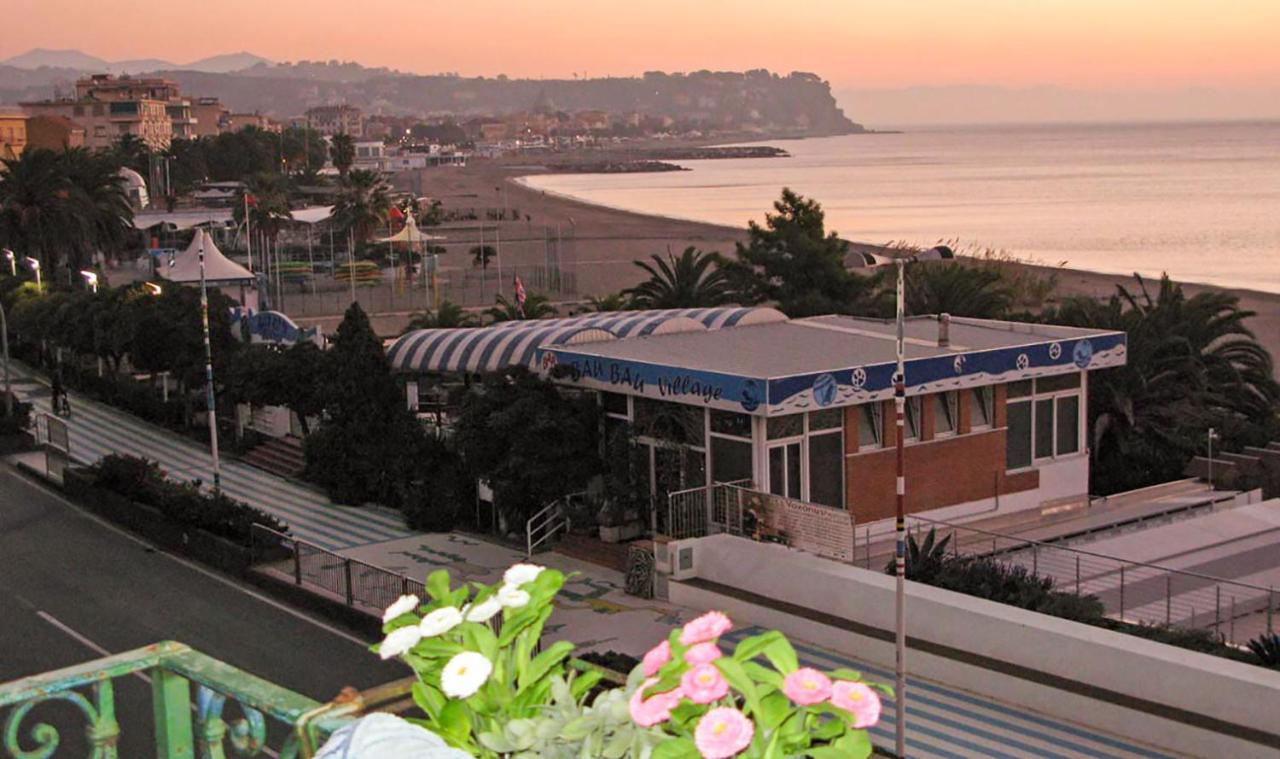 Appartement House By The Sea à Albissola Marina Extérieur photo