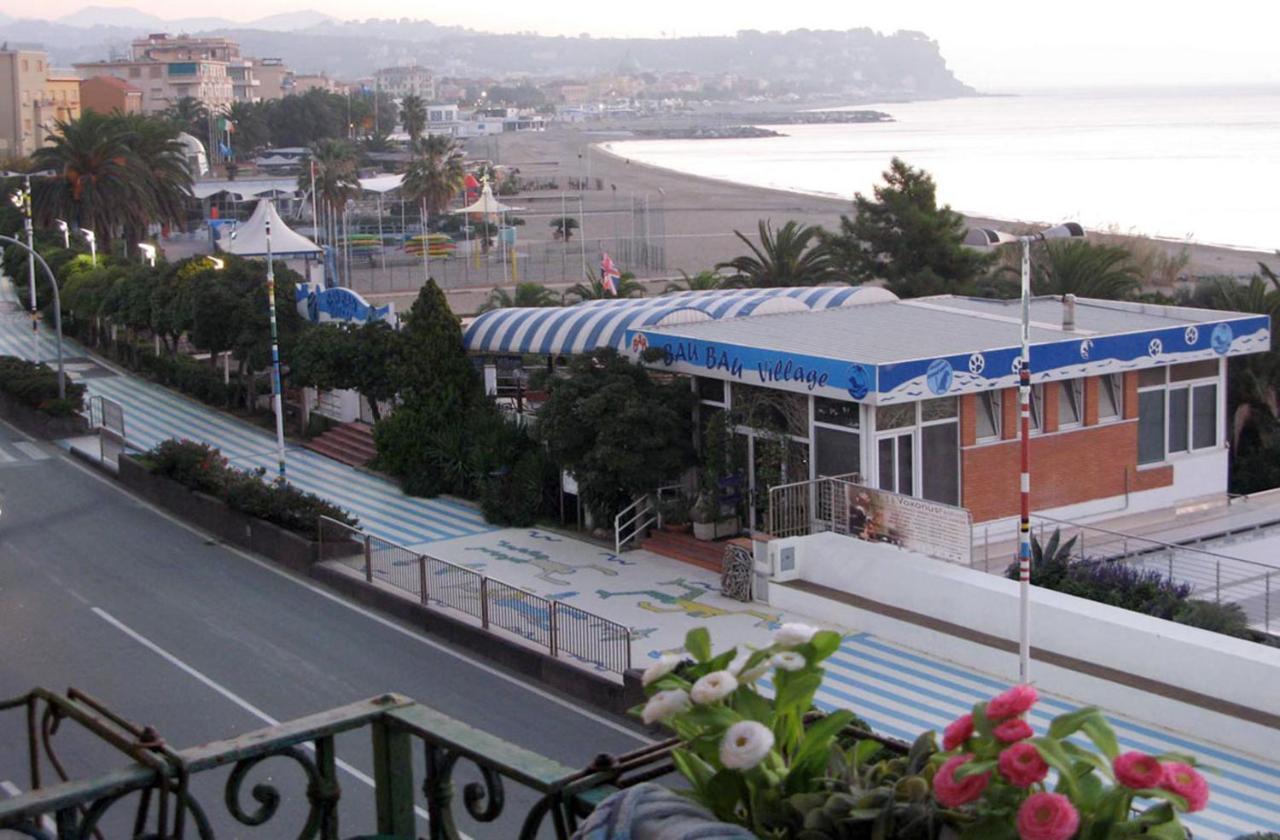 Appartement House By The Sea à Albissola Marina Extérieur photo